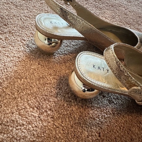 Katy Perry ‘The Adora’ Gold Metallic Slingback Pump - Picture 5 of 7